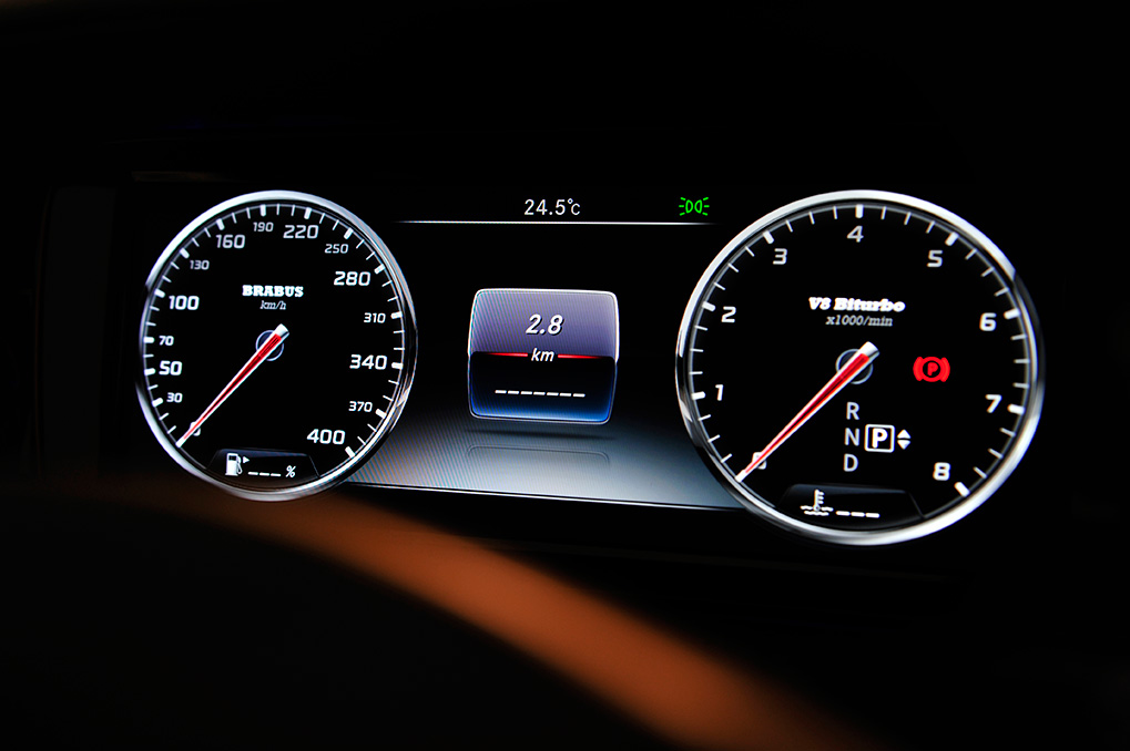 Brabus Mercedes-Benz S63 Coupe панель приборов до 400 км/ч