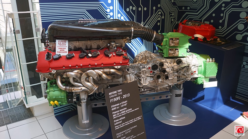 Музей Ferrari двигатель LaFerrari