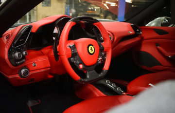 Карбоновый интерьер Ferrari 488 Spider