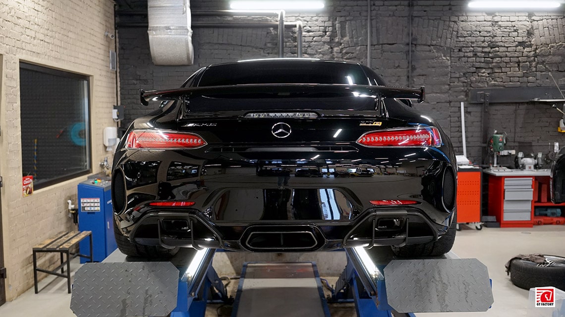 Mercedes-Benz AMG GT-R до установки карбонового спойлера Renntech