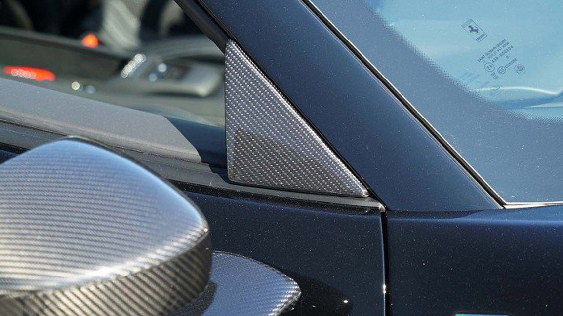 Novitec Ferrari F8 Spider Треугольная накладка бокового окна карбоновые F6 444 52